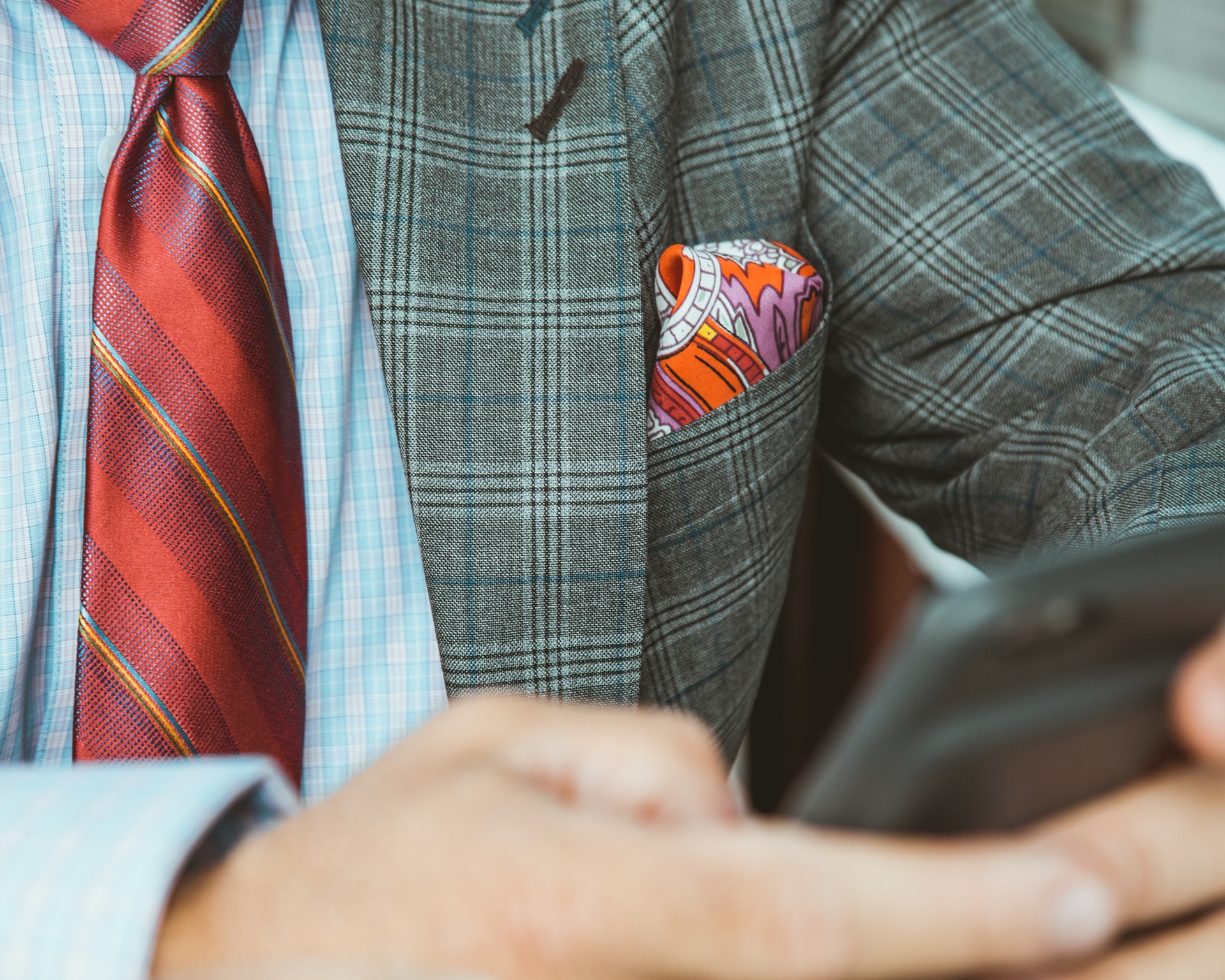 how to wear a pocket square